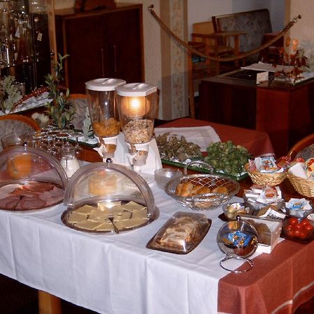 Hotel Pizzeria Venezia Sohren ภายนอก รูปภาพ