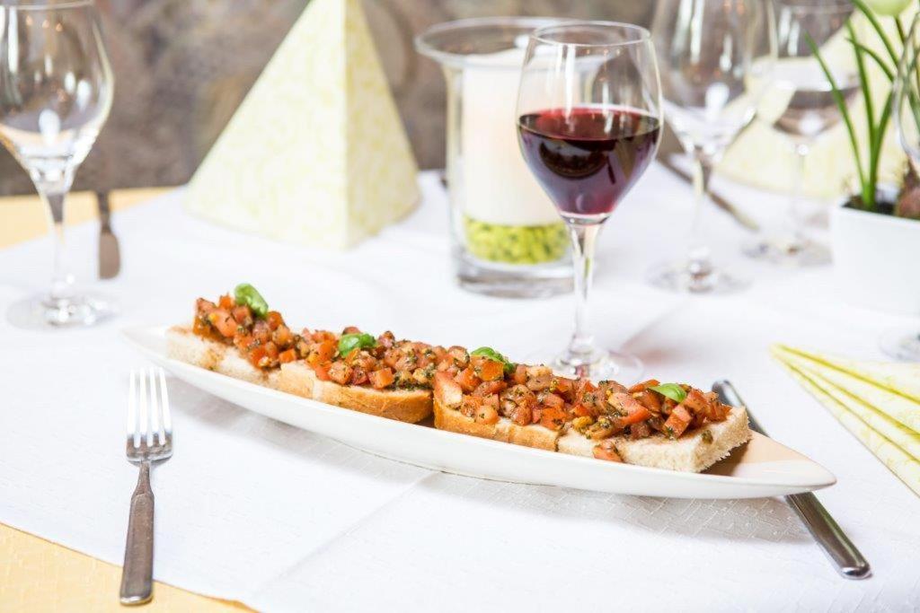Hotel Pizzeria Venezia Sohren ภายนอก รูปภาพ