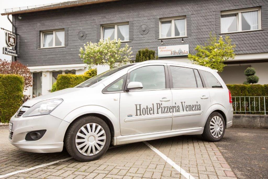 Hotel Pizzeria Venezia Sohren ภายนอก รูปภาพ