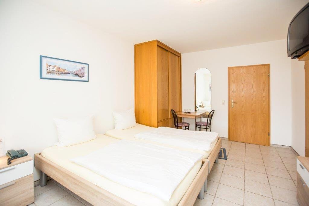 Hotel Pizzeria Venezia Sohren ภายนอก รูปภาพ