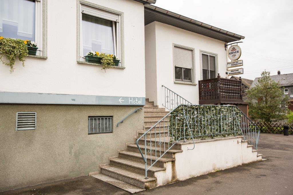 Hotel Pizzeria Venezia Sohren ภายนอก รูปภาพ